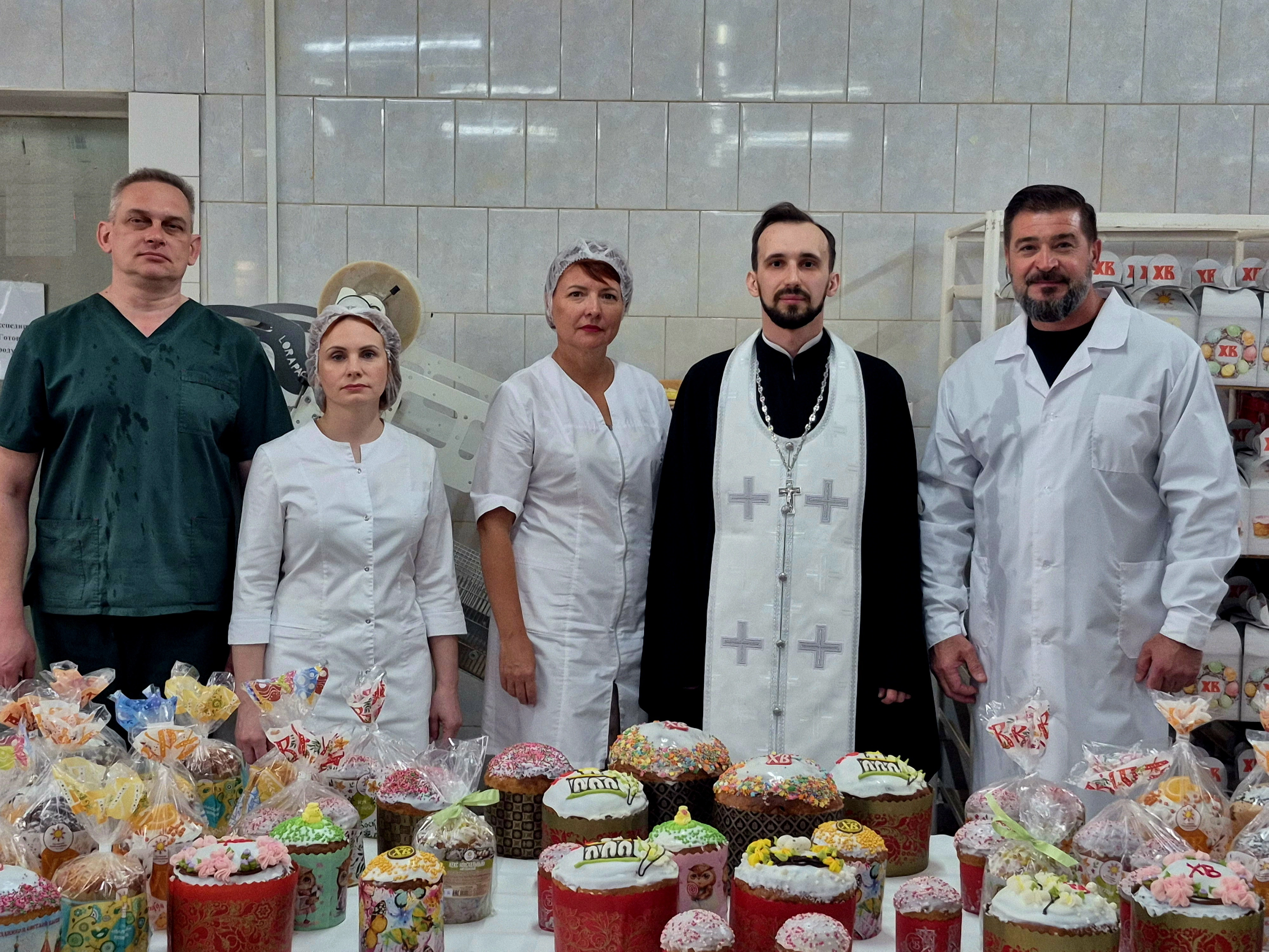 Сегодня на нашем предприятии состоялось освящение и благословение для начала выпечки пасхальных куличей.