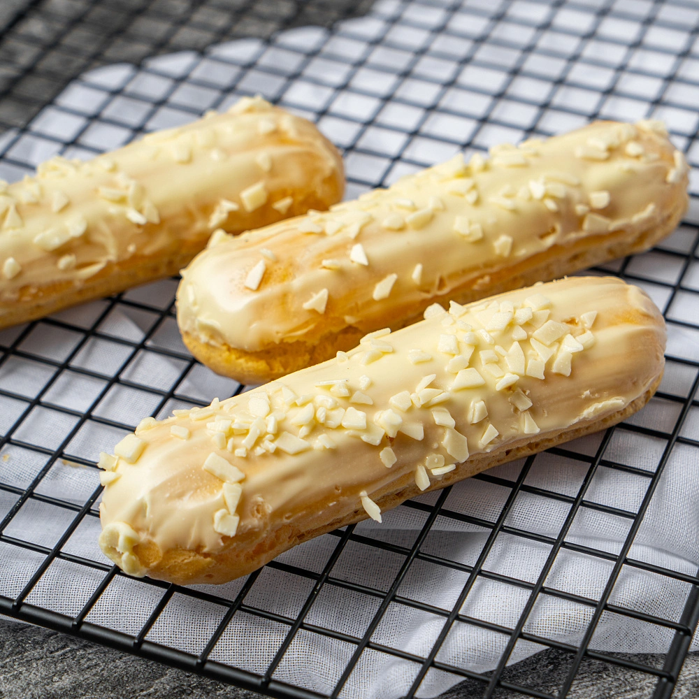 Пирожное Эклер со сливками