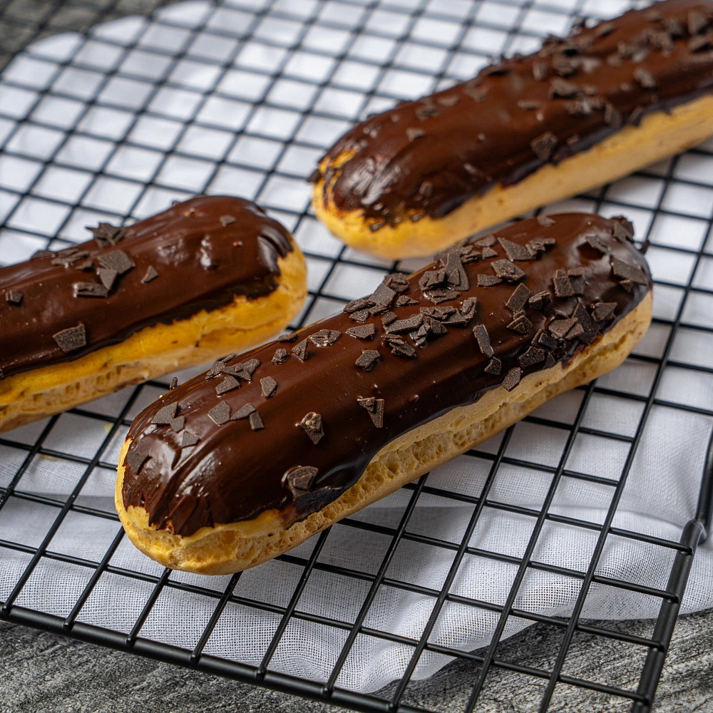 Пирожное Эклер с творожным сыром