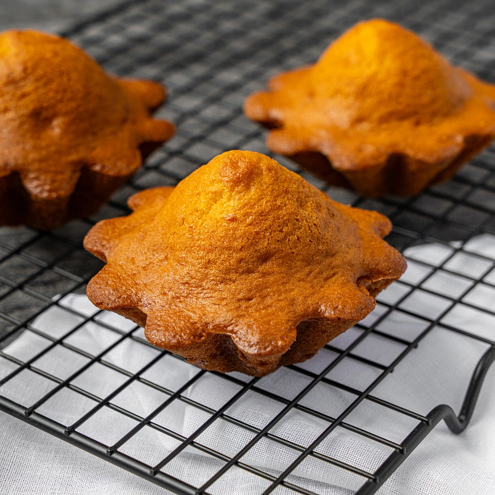 Кекс с изюмом